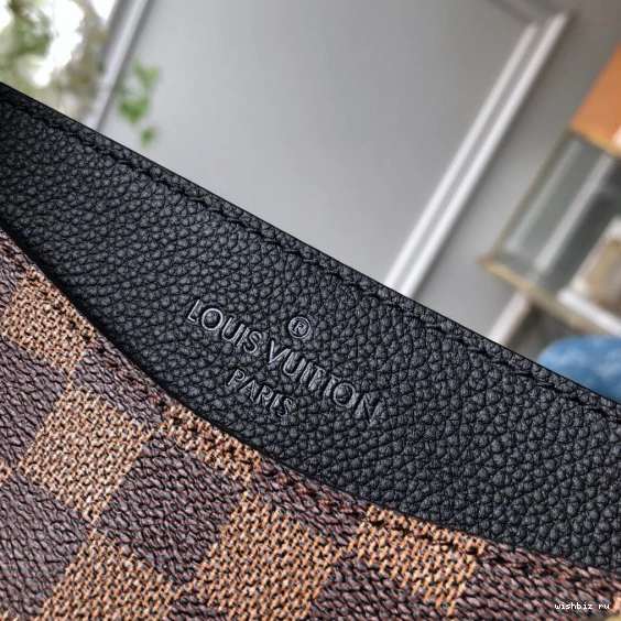WIS RIVERSIDE Vuitton Louis 0709